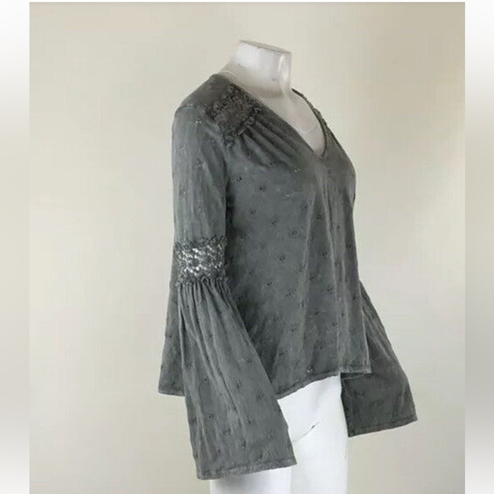 Eri & Ali V Neck Eyelet Top Bell Sleeve Womens Small S Gray